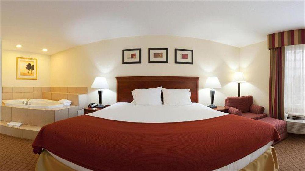 Holiday Inn Express St. Petersburg North / I-275 By Ihg Zewnętrze zdjęcie