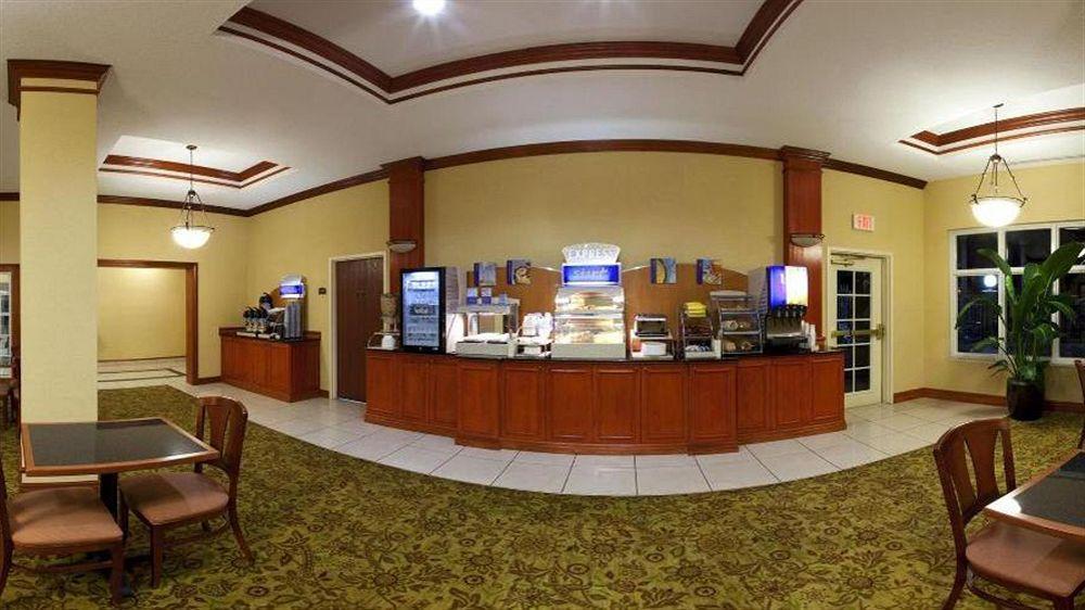 Holiday Inn Express St. Petersburg North / I-275 By Ihg Zewnętrze zdjęcie