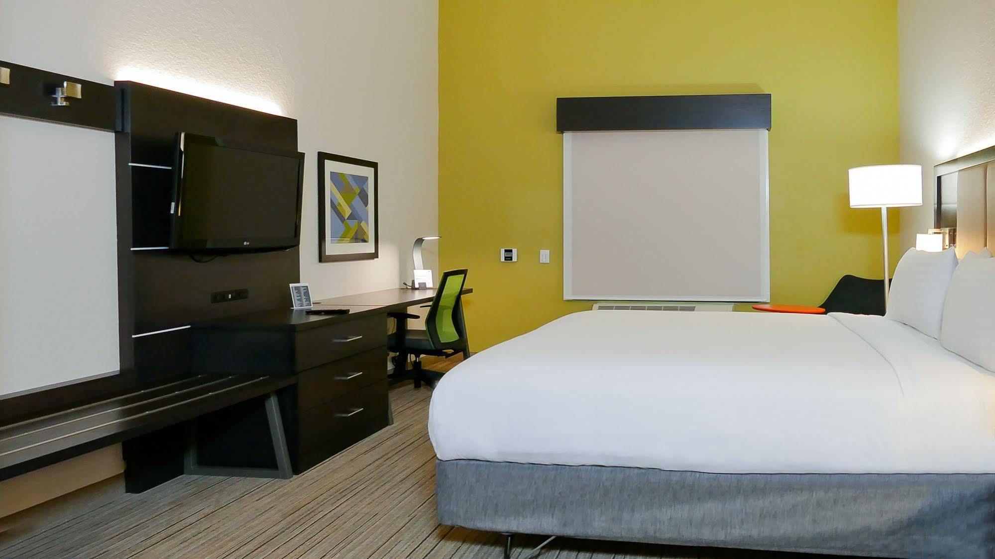 Holiday Inn Express St. Petersburg North / I-275 By Ihg Zewnętrze zdjęcie